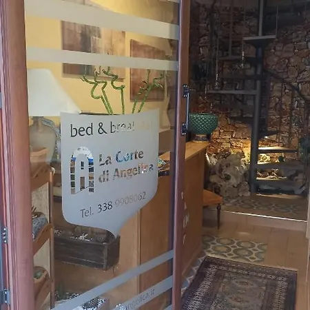 La Corte Di Angelica Frühstückspension *